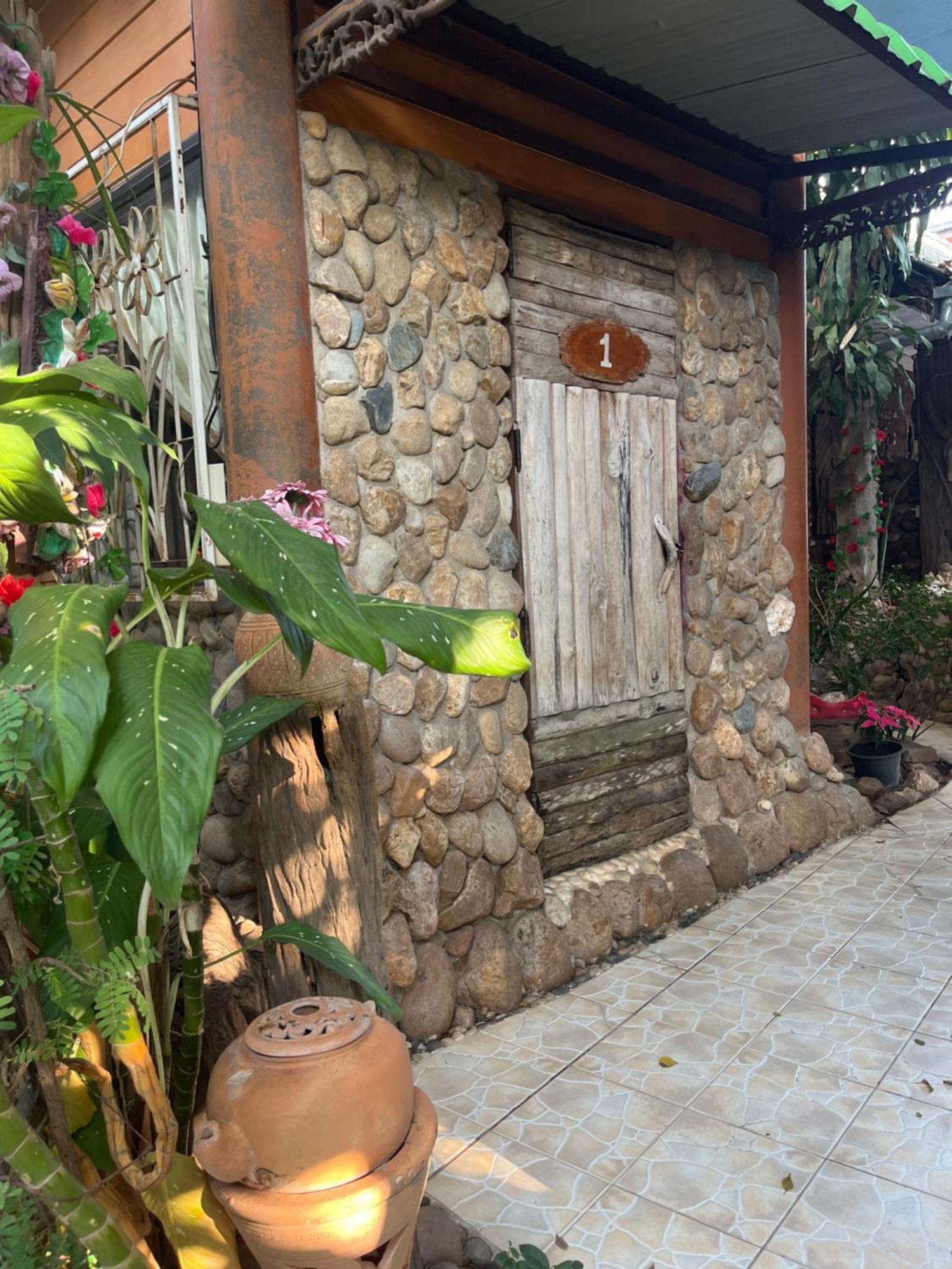 Three J Guesthouse Kamphaeng Phet Exterior foto