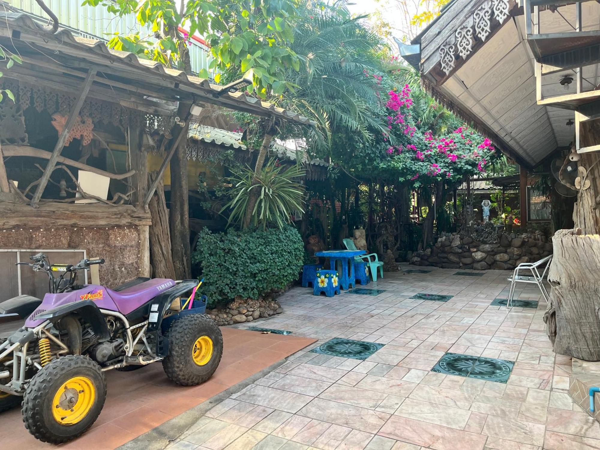 Three J Guesthouse Kamphaeng Phet Exterior foto