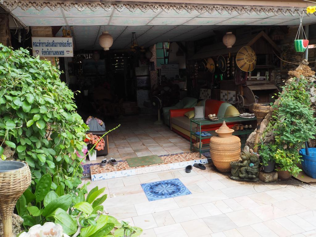 Three J Guesthouse Kamphaeng Phet Exterior foto