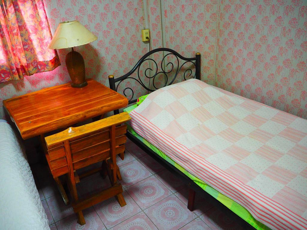 Three J Guesthouse Kamphaeng Phet Exterior foto