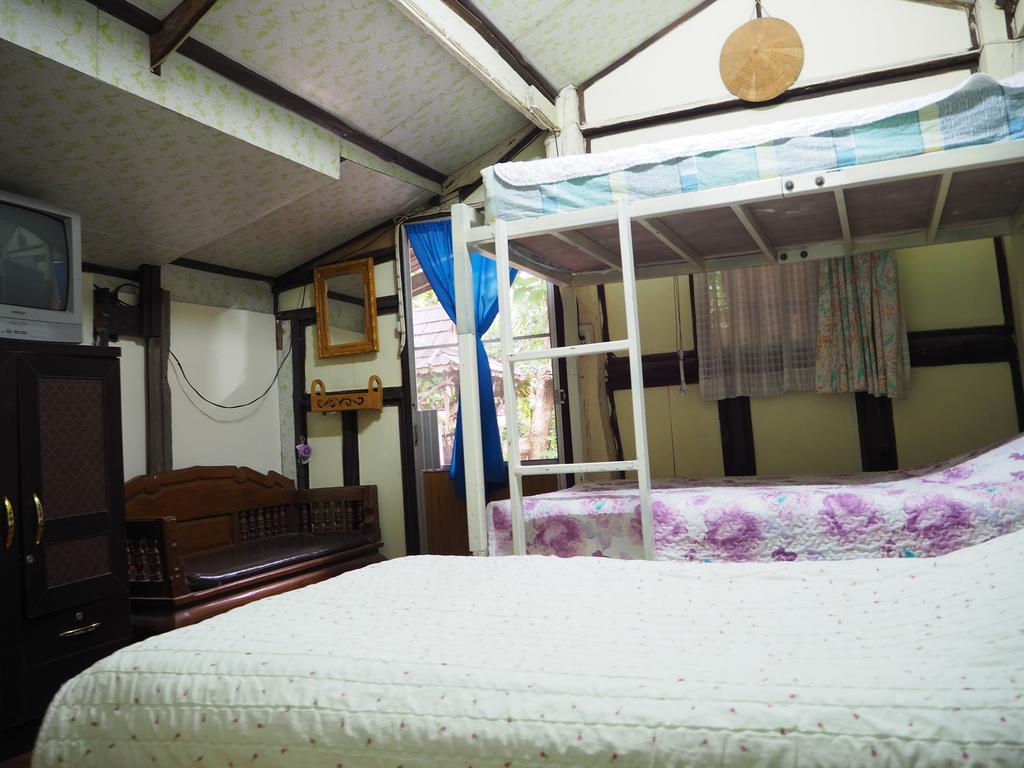 Three J Guesthouse Kamphaeng Phet Exterior foto