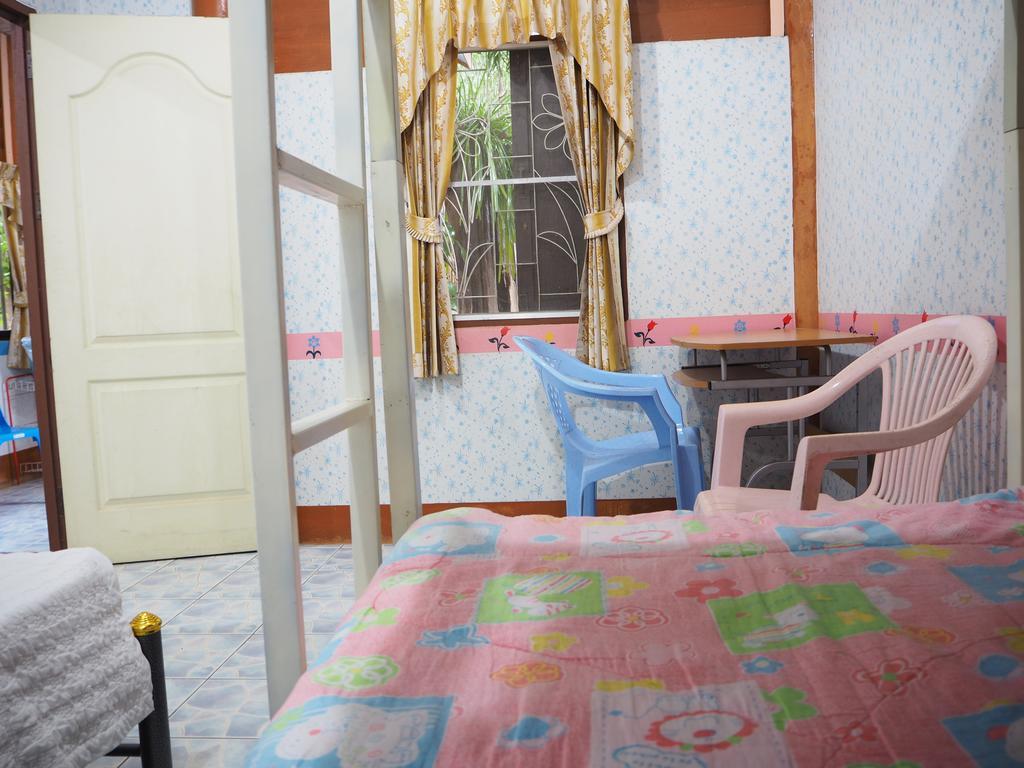 Three J Guesthouse Kamphaeng Phet Exterior foto