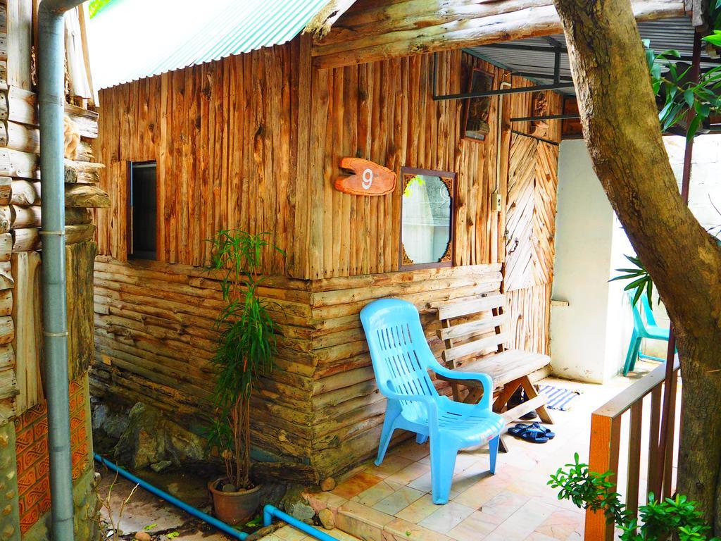 Three J Guesthouse Kamphaeng Phet Exterior foto