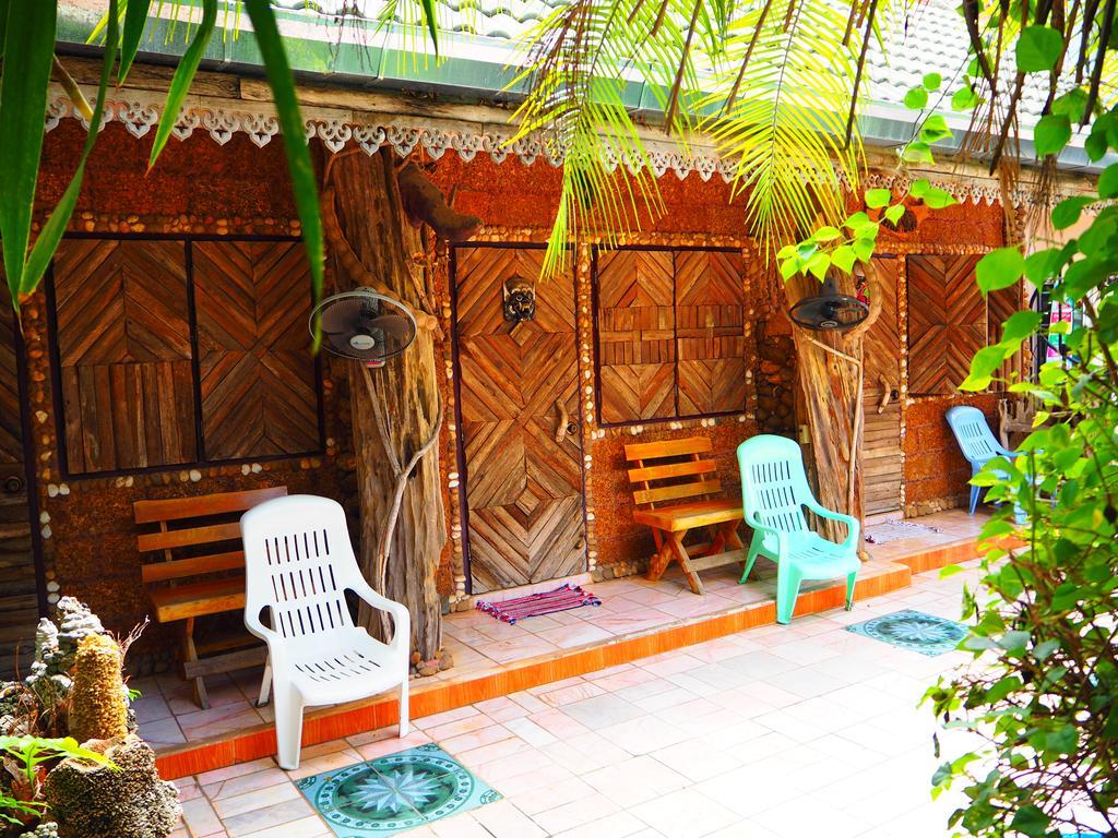 Three J Guesthouse Kamphaeng Phet Exterior foto