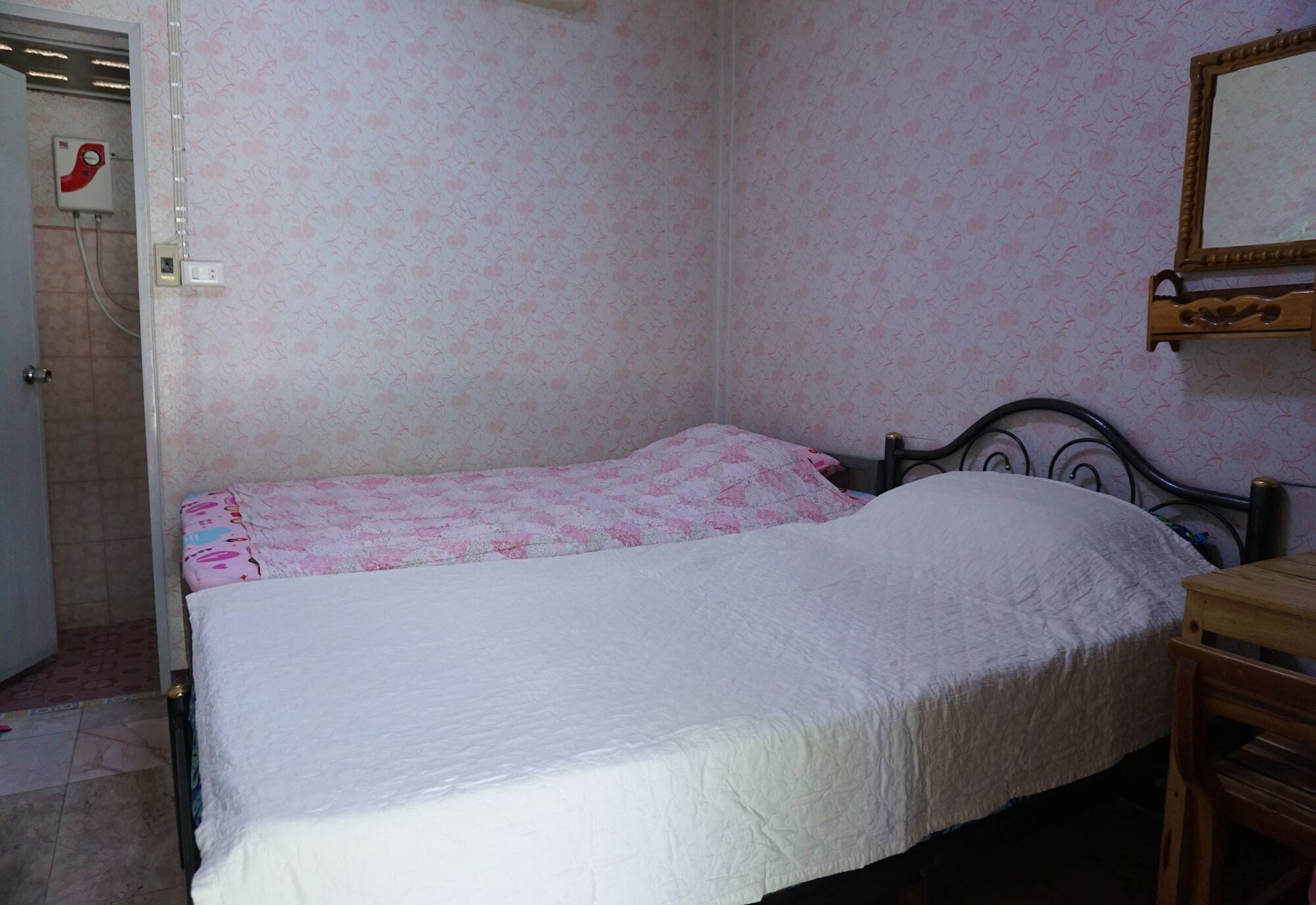 Three J Guesthouse Kamphaeng Phet Exterior foto